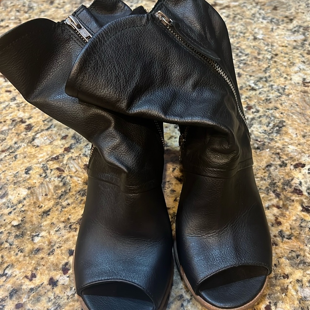 Ladies boots